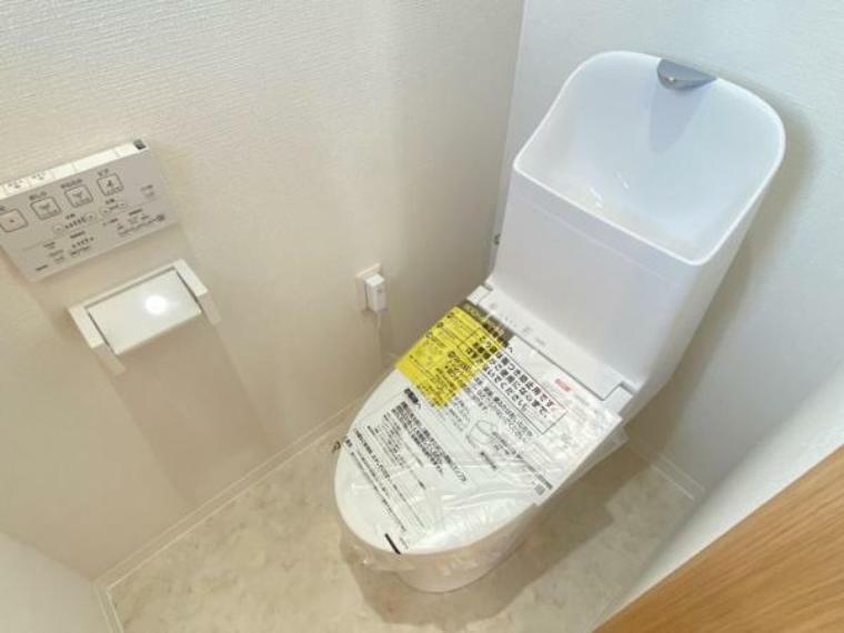 トイレ 【2階トイレ】新しくトイレ交換を行っています。