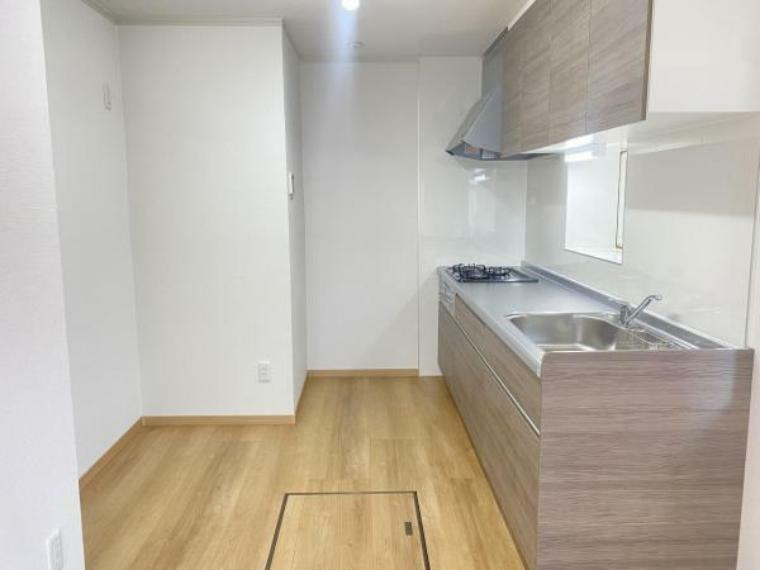 キッチン 【キッチン】キッチン後ろには冷蔵庫や食器棚を置くスペースがあります。