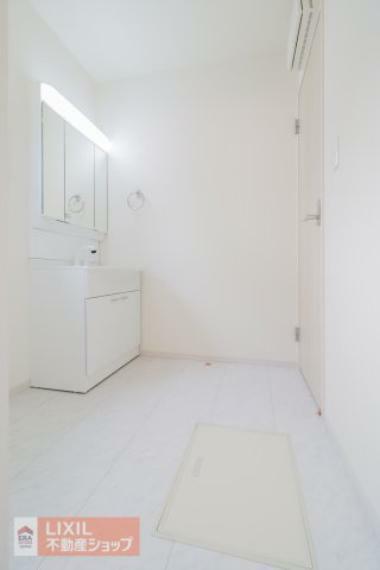 脱衣場 【脱衣所】現地完成写真。洗面脱衣所はゆったりとしたスペースで使いやすいです。
