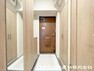 玄関 広い玄関はお家に高級感と開放感を演出します。お家の顔となる清潔感ある玄関です