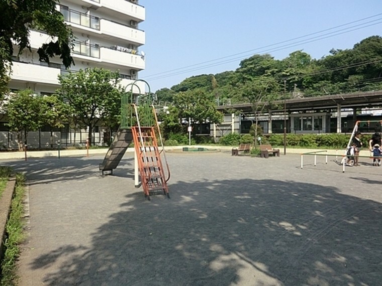 公園 保土ヶ谷駅前公園 駅前の公園です　幅広い年代の人が利用しています