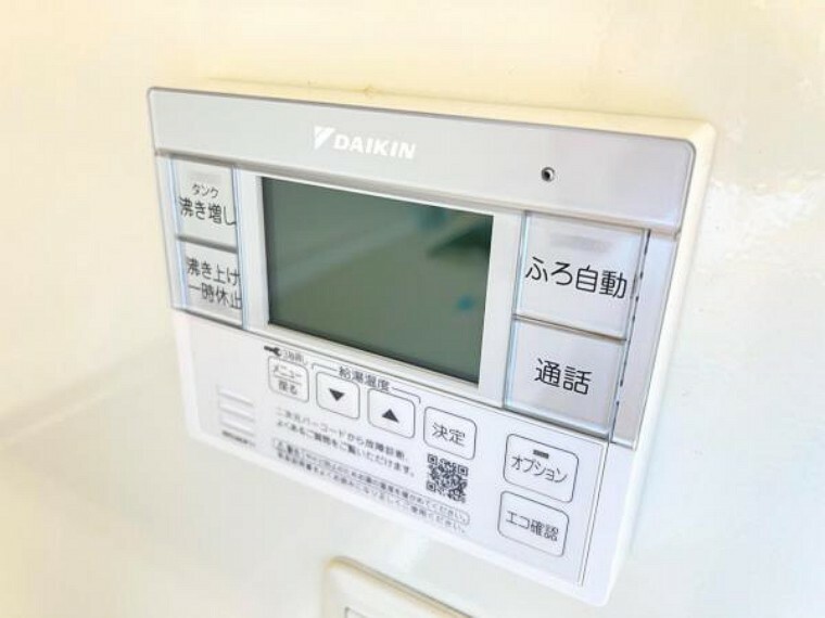 発電・温水設備 追い焚き機能付給湯パネル。