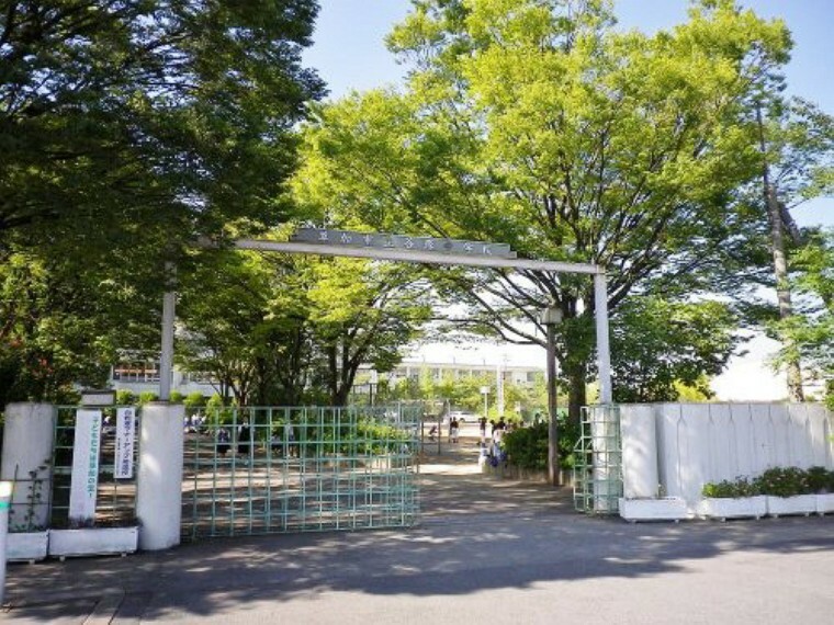 中学校 【中学校】草加市立谷塚中学校まで1888m