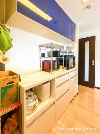 キッチン ゆとりあるキッチンなので食器棚を置いても窮屈の無いスペースです！