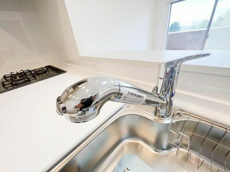 【浄水器内蔵型水栓】スイッチの切り替えで、真水と浄水の切り替えができる便利な水栓、キッチンの作業もはかどります。