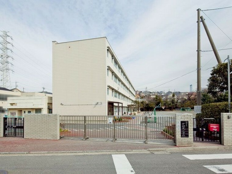 小学校 横浜市立不動丸小学校 徒歩9分。