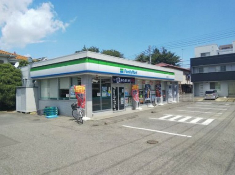 コンビニ 【コンビニエンスストア】ファミリーマート鶴ヶ島鶴ヶ丘店まで331m