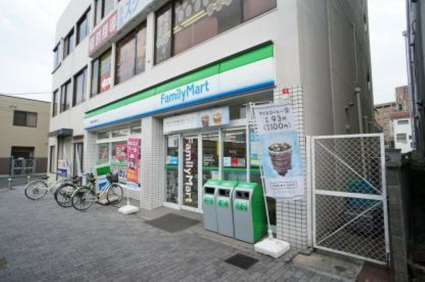 コンビニ ファミリーマート橿原神宮前駅西口店