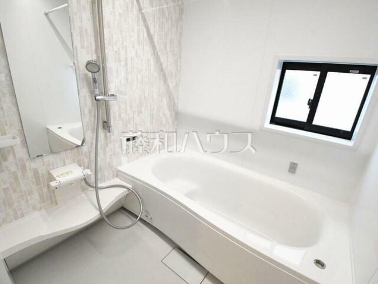 浴室 1号棟　浴室　 白を基調とした清潔感あふれるバスルームです 【清瀬市下清戸5丁目】