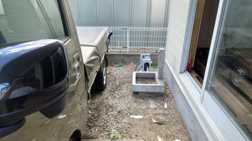 現況写真 駐車場の奥には便利な外水栓が設置されています