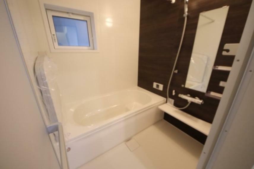 浴室 浴室換気乾燥暖房機付ユニットバスは広々1坪タイプ
