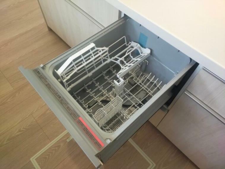 キッチン 食器洗浄乾燥機付き。食器収納点数は約40点（約5人分）