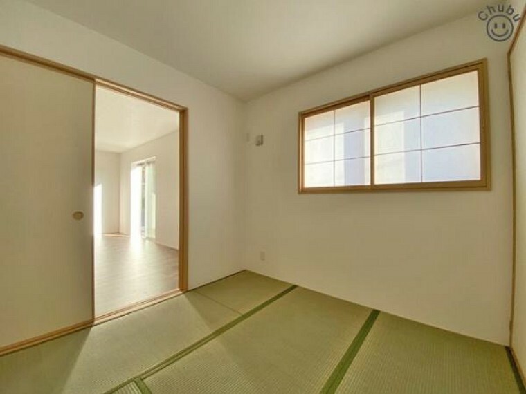 和室 4.5帖和室　リビングに隣接した和室は小さなお子様の遊び場や洗濯物を畳んだりとミセスコーナーとしても使えます。