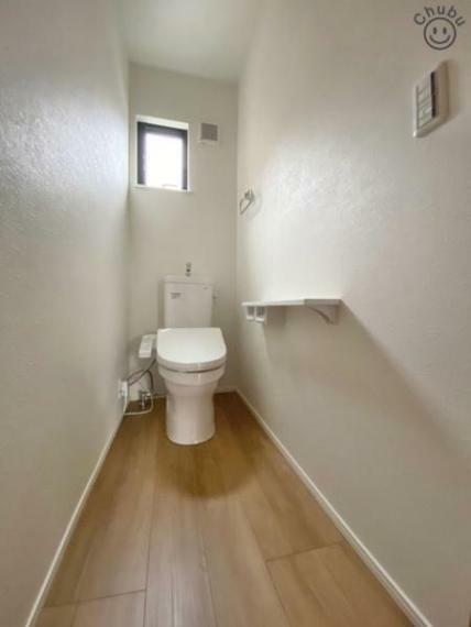 トイレ スタンダードな手洗いタンク一体型トイレ！温水洗浄暖房便座付き！