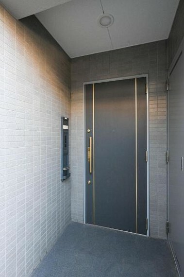 玄関 外部からの視線を遮ることができ、プライバシーを守る玄関