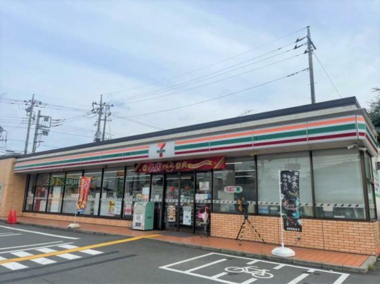 コンビニ 【周辺環境】セブンイレブン東松山幸町店様まで約520m（徒歩7分）です。ちょっとしたお買い物がしやすい距離にあって便利ですね。