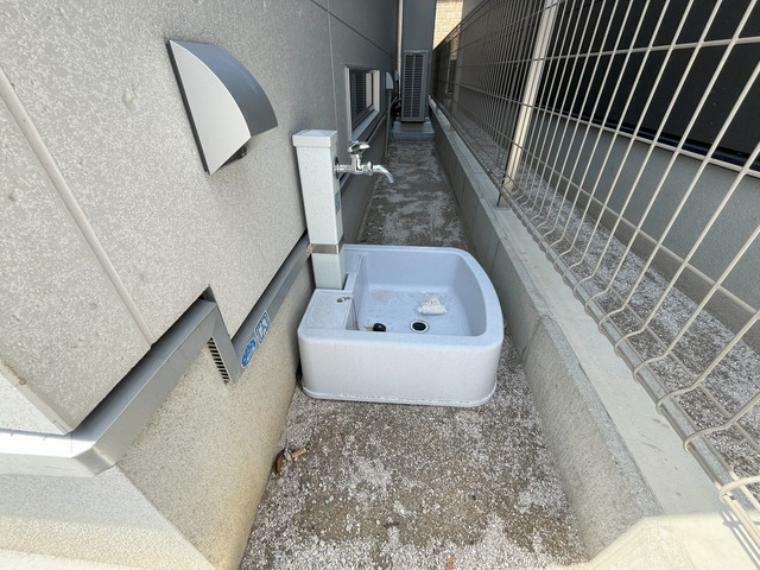 共用部・設備施設 あると便利な外水栓。ガーデニングに、洗車に、泥遊びやペットの散歩の後に。