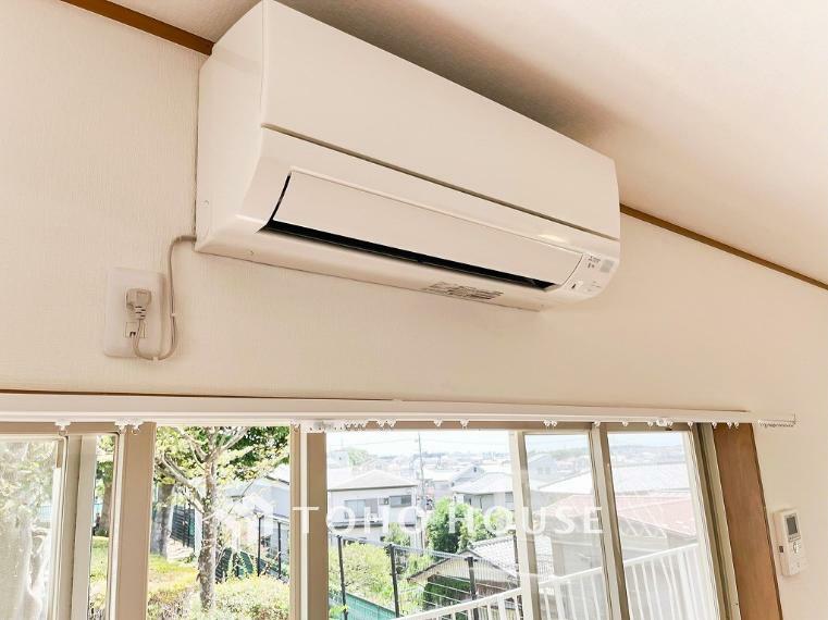 冷暖房・空調設備 【エアコン】エアコンは空気を汚さずお部屋を広く使えます。設置工事などの費用がカットできるのも嬉しい。