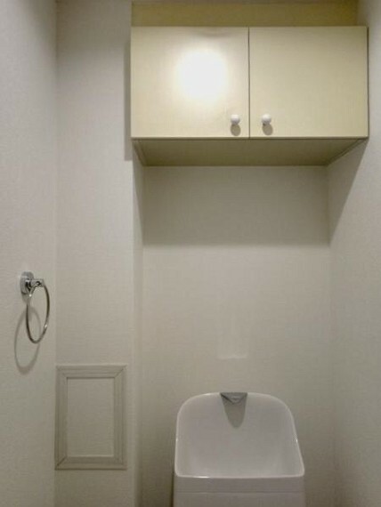 ■上部には便利なトイレ収納でいつでも清潔感のあるトイレ