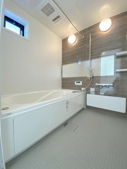 浴室 ■くつろぎの1坪浴室、追い焚き機能＆浴室乾燥完機付き