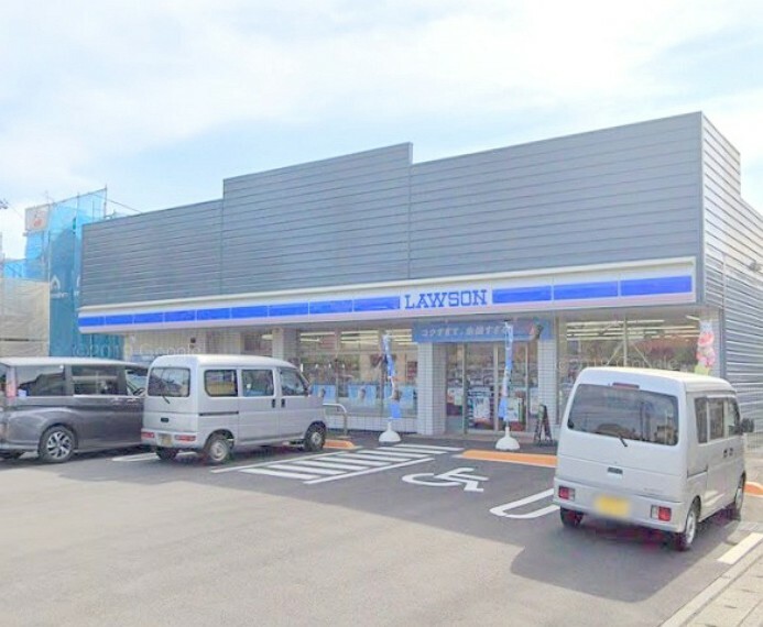 コンビニ 【ローソン　海老名上今泉店】530m　店内はきれいで、品揃えもいいです。