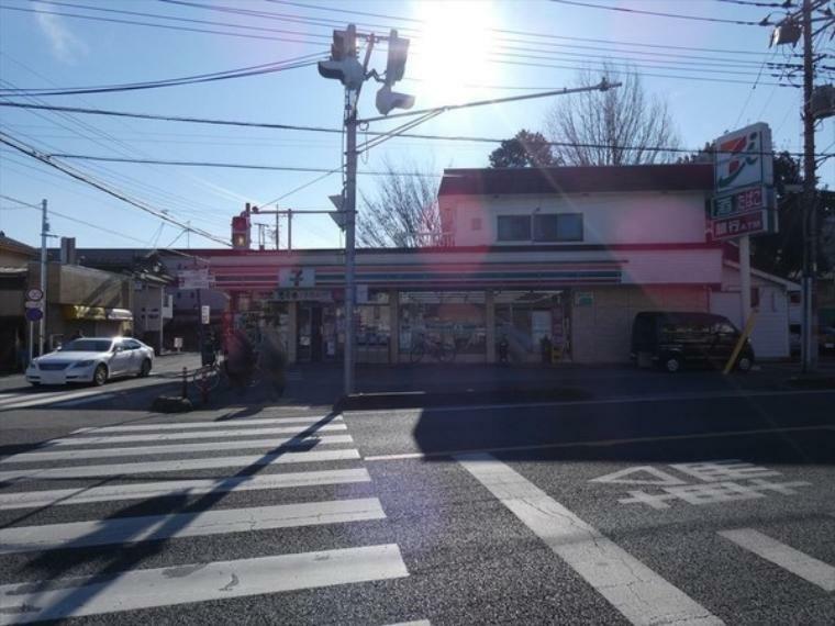 コンビニ セブン-イレブン 川越六軒町店