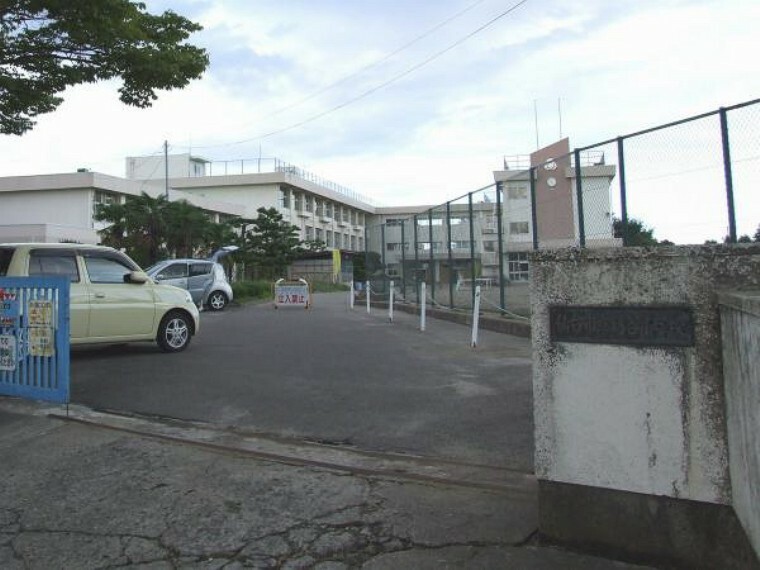 小学校 仙台市立鶴谷小学校　650m（徒歩9分）