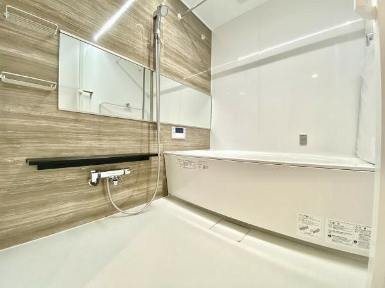 浴室 アクセントパネルを使用し、より落ち着いた雰囲気があるバスルーム！