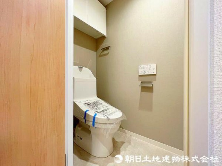 トイレ 窓があり換気性能も良好！ウォシュレット付きの清潔感あるトイレ！
