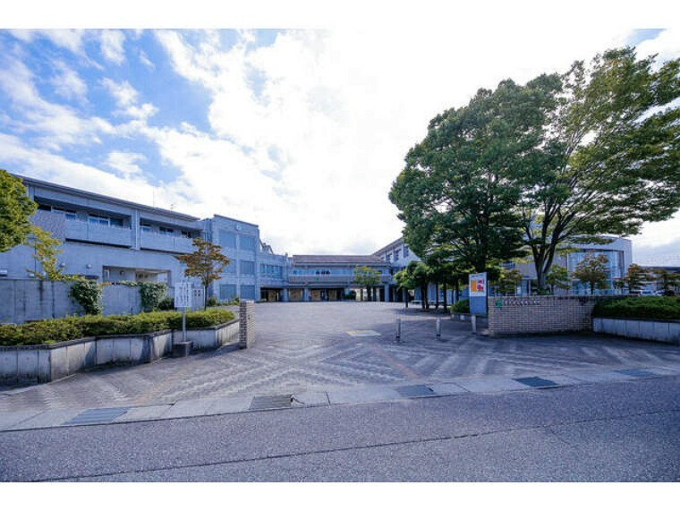【小学校】富山市立光陽小学校まで656m（約656m）