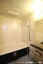 浴室 足を伸ばしておくつろぎ頂ける浴室は2013年に新調済。浴室乾燥機を完備しております。