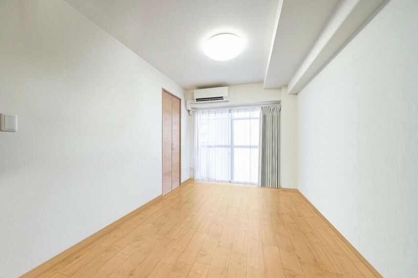 【洋室（2）】※画像はCGにより家具等の削除、床・壁紙等を加工した空室イメージです。