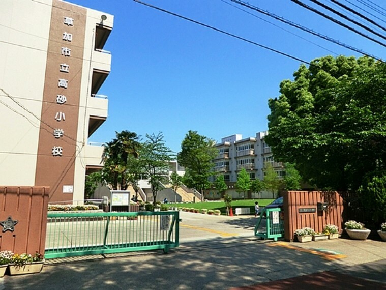 小学校 埼玉県草加市中央にある公立小学校