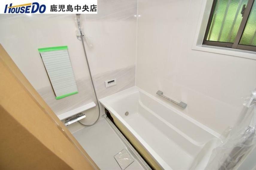 浴室 【浴室】浴室暖房乾燥機付きの浴室です！窓付きで自然換気もできます