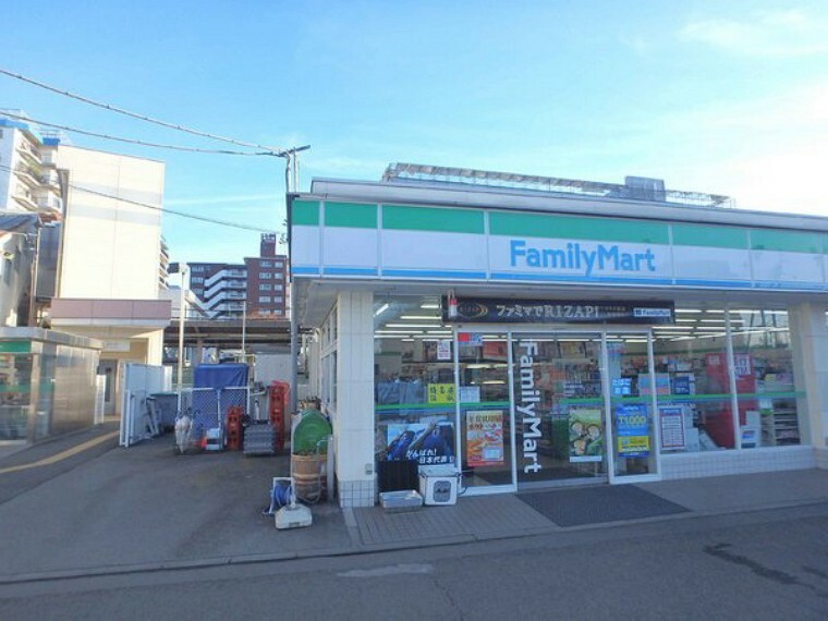 コンビニ ファミリーマート南大塚駅北口店