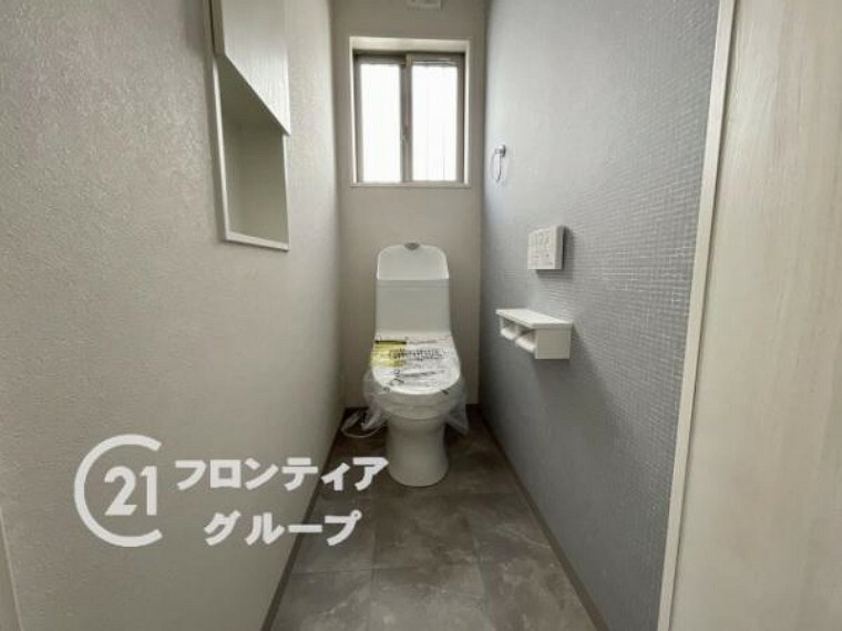 ホワイトを基調にした、すがすがしいまでにシンプルなトイレです。