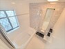 浴室 グレーにブラックアクセントで高級感のある浴室は、1日の疲れも癒すリラックス空間。