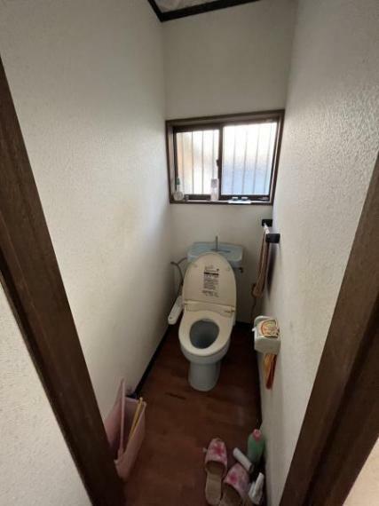 トイレ 【リフォーム前】トイレ写真です。新品のトイレに交換します。