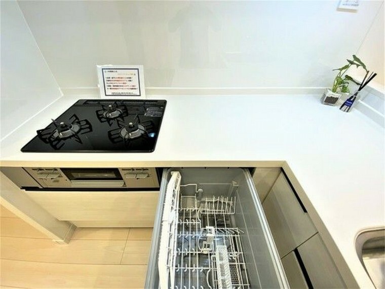 キッチン 人気の食洗器付き対面式キッチンです
