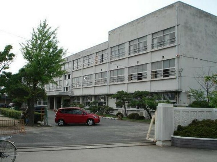 倉敷市立玉島西中学校（約1,138m）