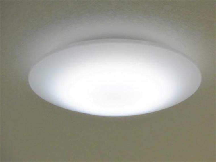 【同仕様写真】各居室の照明はシーリングライトを新品交換致しました。LED照明ですので、長持ちです。