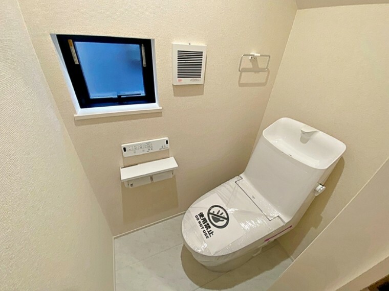 トイレ 各フロア1カ所ずつシャワー機能付トイレを設置しており、忙しい朝の混雑も解消！