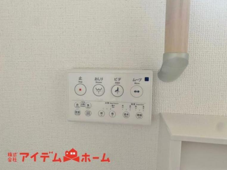 発電・温水設備 清潔感のあるトイレです。温水洗浄便座で身体も清潔に。