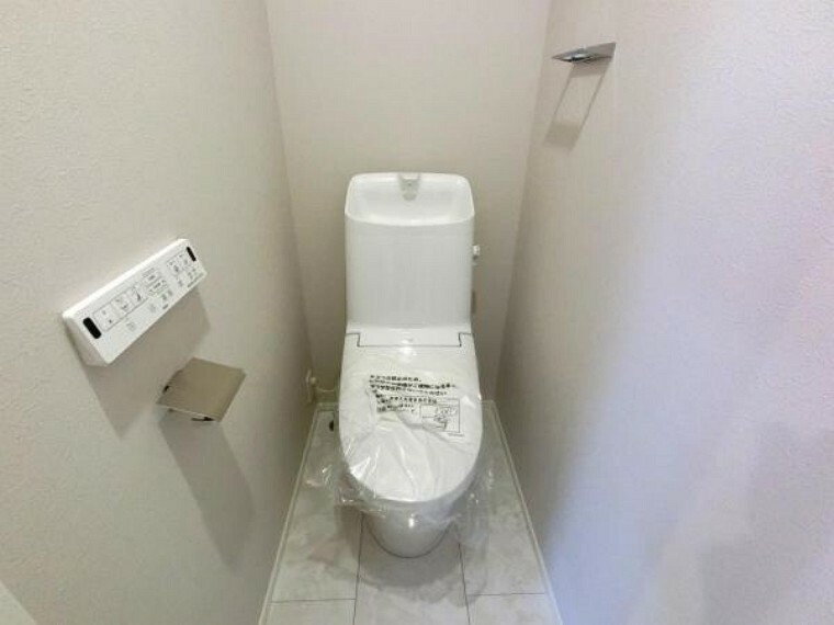 トイレ 温水洗浄便座付トイレは、1・2階にそれぞれございます。
