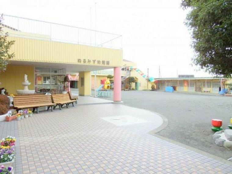 幼稚園・保育園 【ぬるみず幼稚園】　先生方がとても愛想がよく、地域の方々から愛される幼稚園です。園庭も広いのでたくさん体を動かして遊べます。