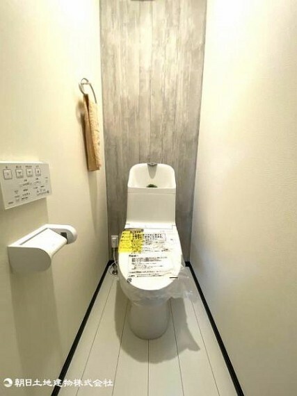 トイレ トイレには快適な温水清浄便座付。