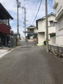 南側・幅員約4.7mの前面道路！南海高野線「大阪狭山市」駅まで徒歩8分の立地です。