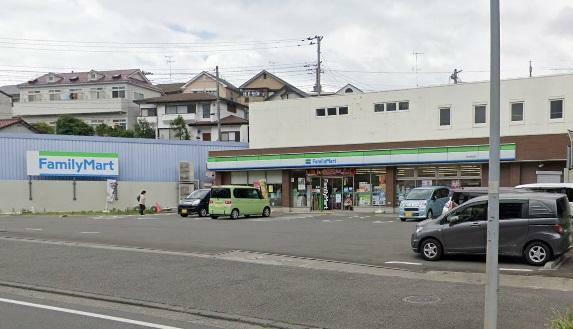 コンビニ ファミリーマートさちが丘店