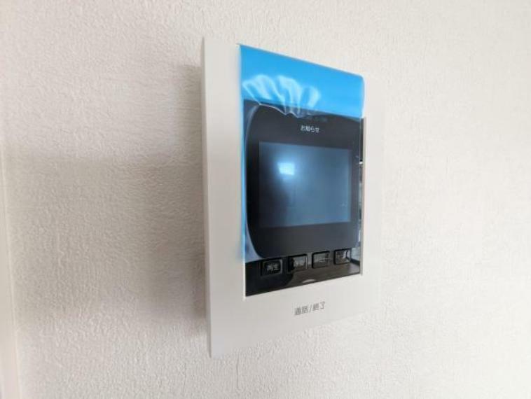 TVモニター付きインターフォン カラーモニター付インターホンで、来客者の顔を見ながら安心して対応できます。