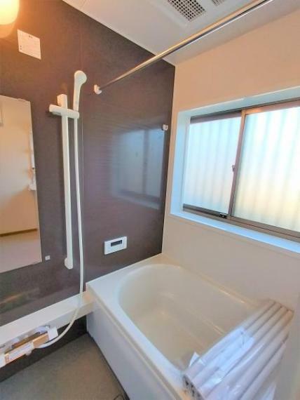 浴室 【リフォーム済み】ユニットバス撮影。浴室乾燥付きのお風呂です。寒い冬場でも安心です。